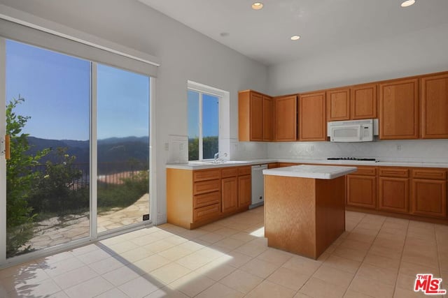 1492 Paseo De Oro, Los Angeles, CA 90272 — photo 20 of 48
