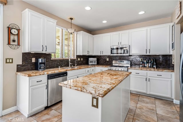 39361 Chantilly Ln, Palmdale, CA 93551 — photo 20 of 61