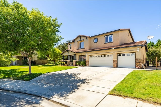 39361 Chantilly Ln, Palmdale, CA 93551 — photo 4 of 61