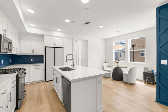 1244 E Thompson Boulevard 101, Ventura, CA 93001 — photo 14 of 65
