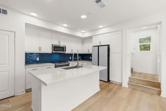 1244 E Thompson Boulevard 101, Ventura, CA 93001 — photo 15 of 65