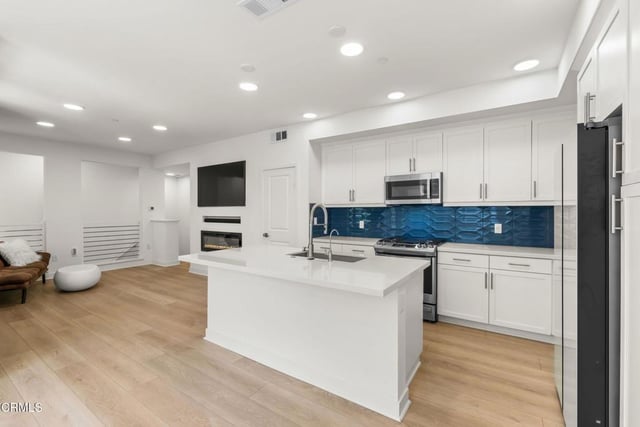 1244 E Thompson Boulevard 101, Ventura, CA 93001 — photo 16 of 65
