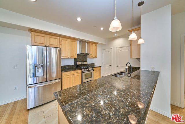1042 S Kingsley Drive PH4, Los Angeles, CA 90006 — photo 10 of 35