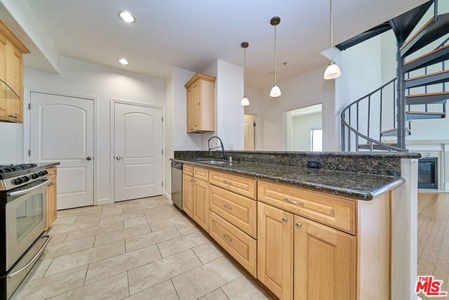 1042 S Kingsley Drive PH4, Los Angeles, CA 90006 — photo 12 of 35