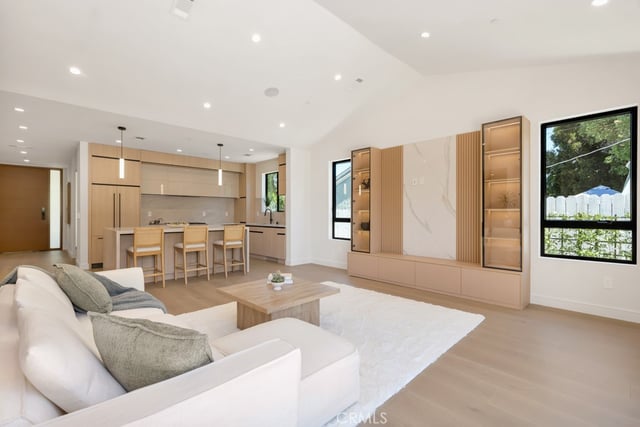 17534 Collins, Encino, CA 91316 — photo 15 of 46