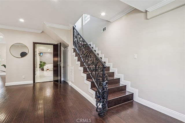 4520 Kingswell Avenue, Los Angeles, CA 90027 — photo 4 of 53