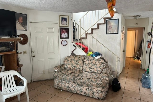 705 Matthisen Circle, Compton, CA 90220 — photo 8 of 17