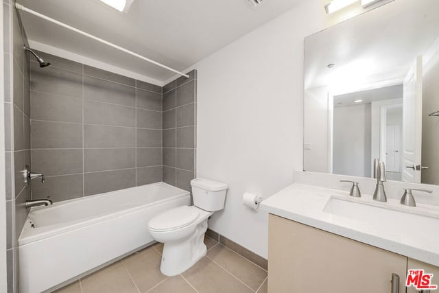 733 S Manhattan Place 405, Los Angeles, CA 90005 — photo 16 of 44