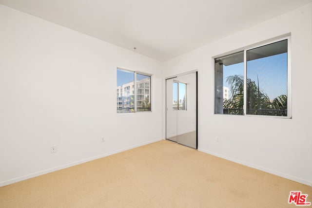733 S Manhattan Place 405, Los Angeles, CA 90005 — photo 20 of 44