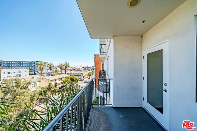 733 S Manhattan Place 405, Los Angeles, CA 90005 — photo 24 of 44