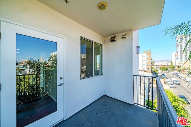 733 S Manhattan Place 405, Los Angeles, CA 90005 — photo 25 of 44