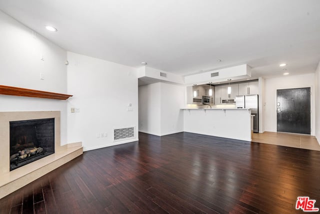 733 S Manhattan Place 405, Los Angeles, CA 90005 — photo 5 of 44