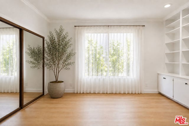 828 S Bedford Street 202, Los Angeles, CA 90035 — photo 13 of 17