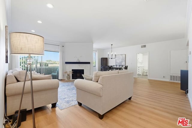 828 S Bedford Street 202, Los Angeles, CA 90035 — photo 3 of 17