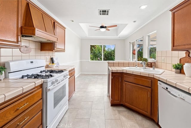 26012 Lucerne Court, Valencia, CA 91355 — photo 4 of 44