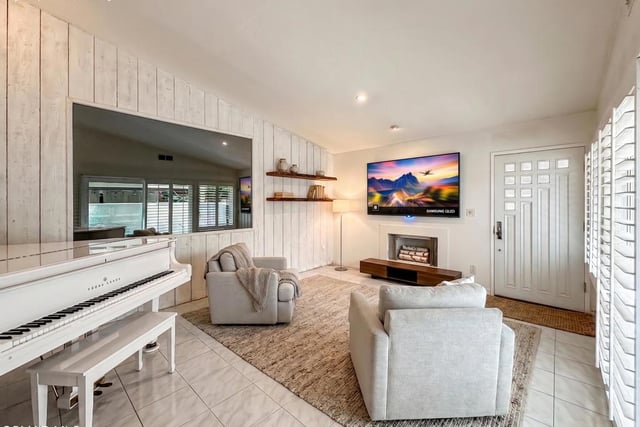 10435 Larwin Avenue, Chatsworth, CA 91311 — photo 5 of 47