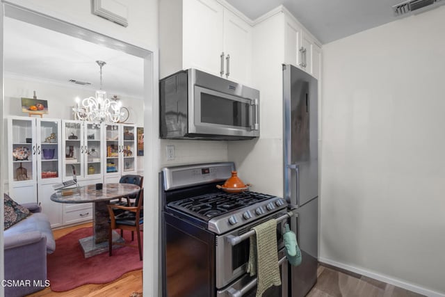 15234 Dickens Street 1/4, Sherman Oaks, CA 91403 — photo 9 of 23
