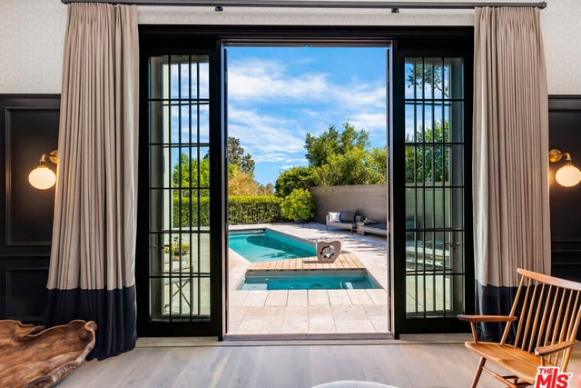 888 Toulon Drive, Pacific Palisades, CA 90272 — photo 7 of 37