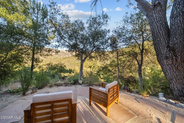 2025 Mckain Street, Calabasas, CA 91302 — photo 4 of 56