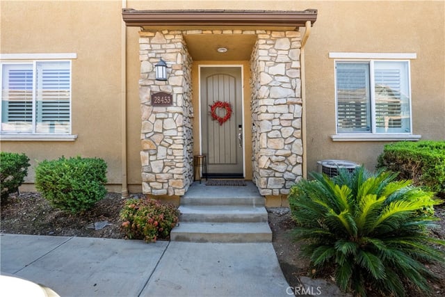 28453 Casselman Lane, Saugus, CA 91350 — photo 2 of 32