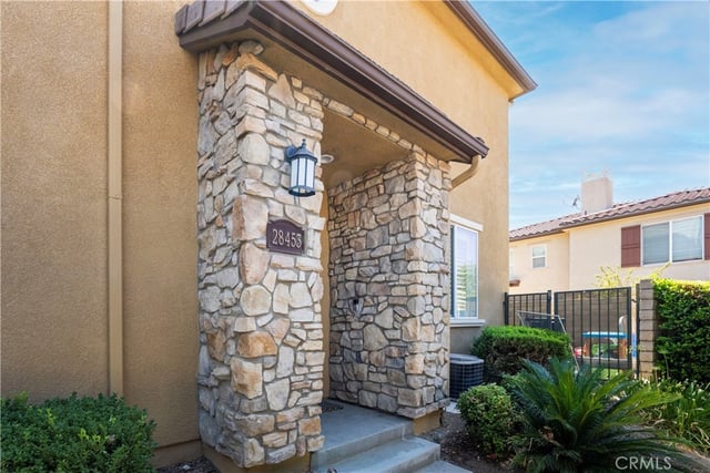 28453 Casselman Lane, Saugus, CA 91350 — photo 3 of 32