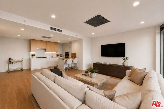 877 Francisco Street 1716, Los Angeles, CA 90017 — photo 3 of 15