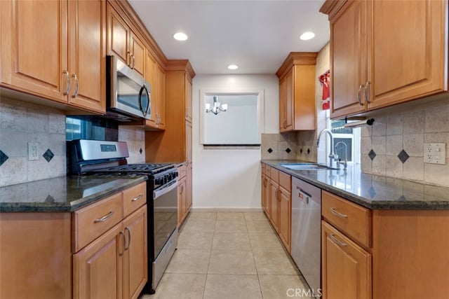 18027 Hatton Street, Reseda, CA 91335 — photo 15 of 46
