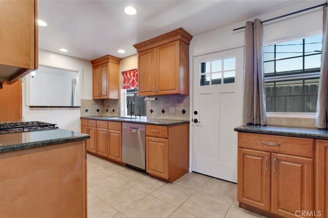 18027 Hatton Street, Reseda, CA 91335 — photo 16 of 46