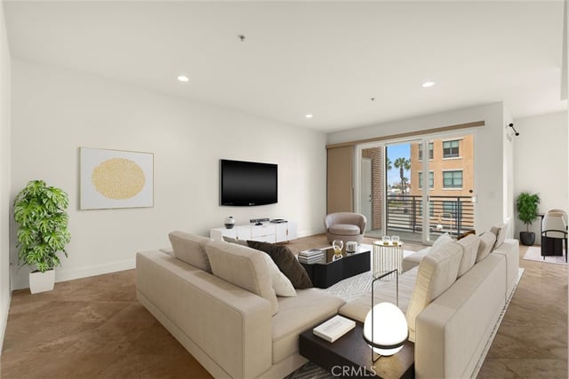 300 E 4th Street 201, Long Beach, CA 90802 — photo 2 of 34