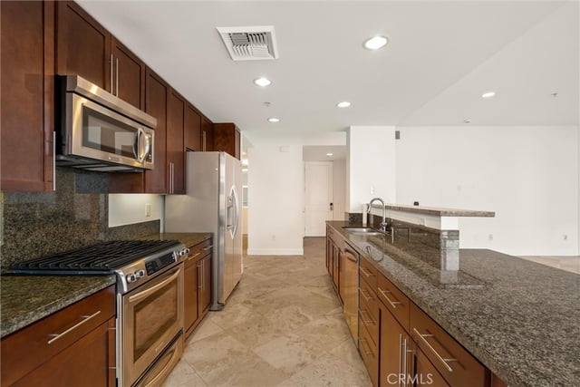 300 E 4th Street 201, Long Beach, CA 90802 — photo 8 of 34