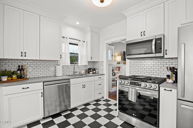 142 S Ann Street, Ventura, CA 93001 — photo 28 of 45