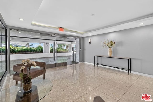 8530 Holloway Drive 303, West Hollywood, CA 90069 — photo 15 of 22