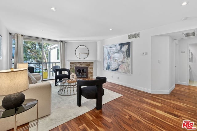 8530 Holloway Drive 303, West Hollywood, CA 90069 — photo 3 of 22