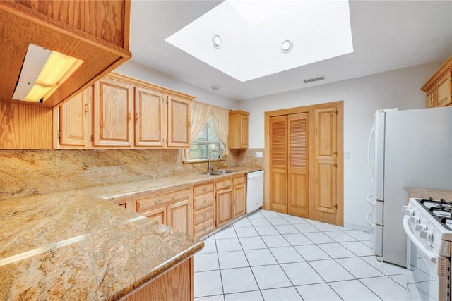 3352 Larga, Los Angeles, CA 90039 — photo 16 of 43