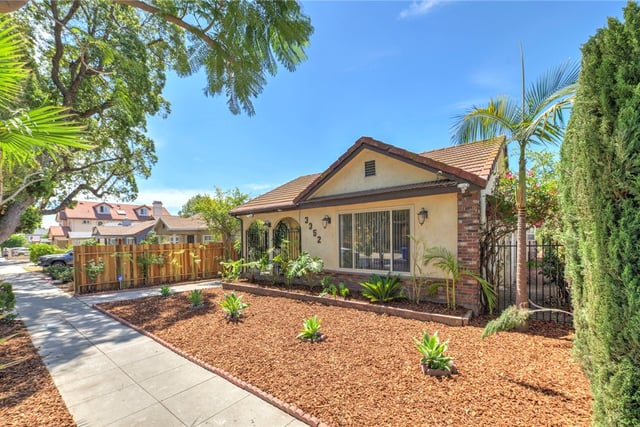3352 Larga, Los Angeles, CA 90039 — photo 2 of 43