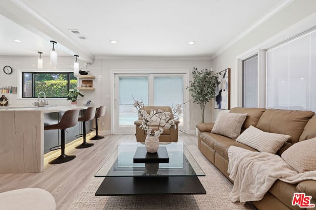 5220 Mary Ellen Avenue, Sherman Oaks, CA 91401 — photo 13 of 53