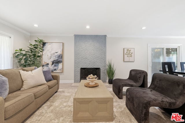 5220 Mary Ellen Avenue, Sherman Oaks, CA 91401 — photo 4 of 53