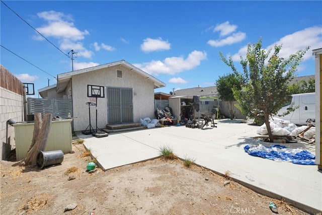 8811 Mary Avenue, Los Angeles, CA 90002 — photo 9 of 26