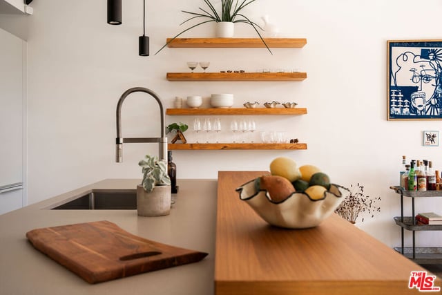 1329 California Avenue 102, Santa Monica, CA 90403 — photo 10 of 38
