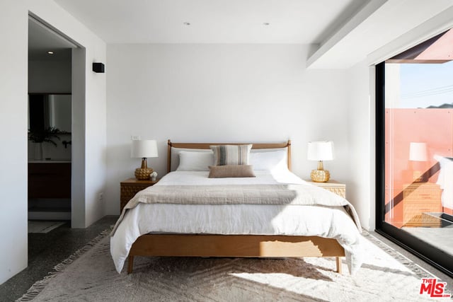 1329 California Avenue 102, Santa Monica, CA 90403 — photo 18 of 38