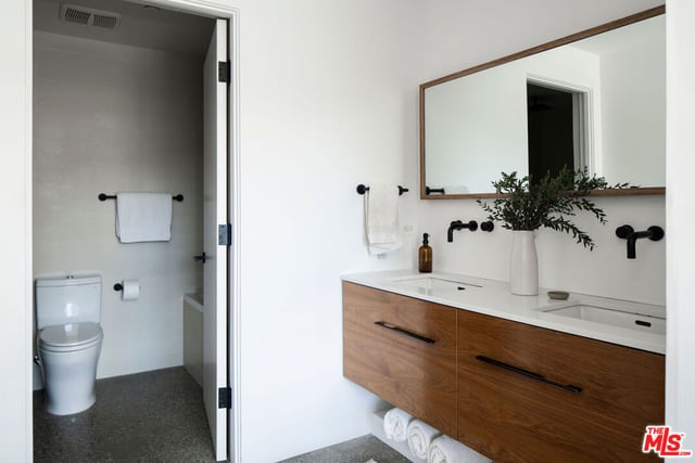 1329 California Avenue 102, Santa Monica, CA 90403 — photo 22 of 38