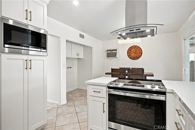 16451 Knapp St, North Hills, CA 91343 — photo 9 of 40