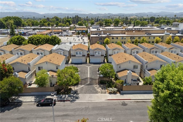 20230 Keswick 3, Winnetka, CA 91306 — photo 2 of 19