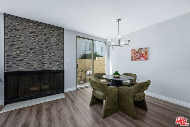530 S Barrington Avenue 109, Los Angeles, CA 90049 — photo 12 of 25
