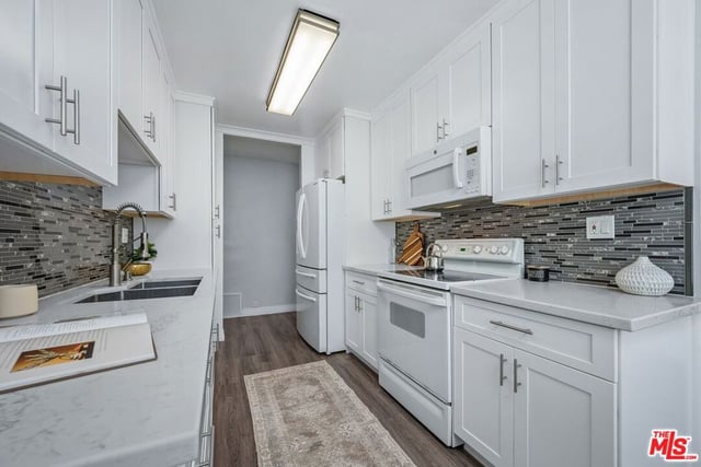 530 S Barrington Avenue 109, Los Angeles, CA 90049 — photo 13 of 25