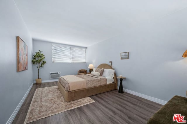 530 S Barrington Avenue 109, Los Angeles, CA 90049 — photo 15 of 25