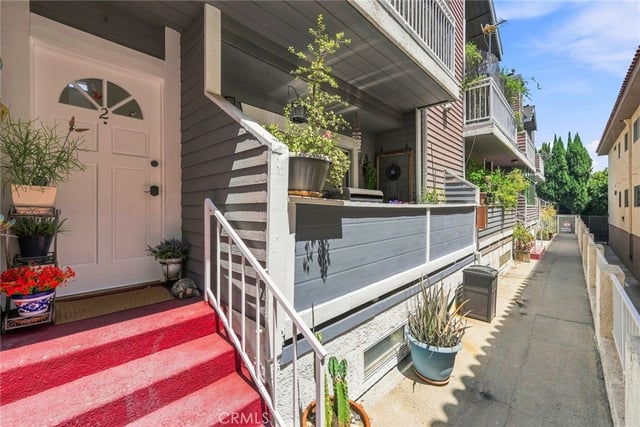 6926 Kester Avenue 2, Los Angeles, CA 91405 — photo 2 of 40