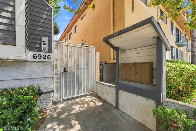 6926 Kester Avenue 2, Van Nuys, CA 91405 — photo 4 of 40