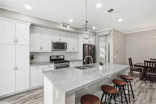 22077 Barrington, Saugus, CA 91350 — photo 4 of 20