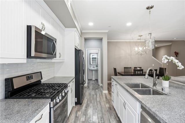 22077 Barrington, Saugus, CA 91350 — photo 5 of 20